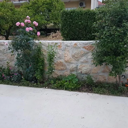 With A Parking Space - 12695